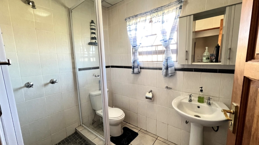 3 Bedroom Property for Sale in Langenhovenpark Free State